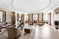 SPACIOUS APARTMENT IN MINT CONDITION