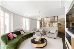 BEAUTIFUL 8TH DISTRICT APARTMENT