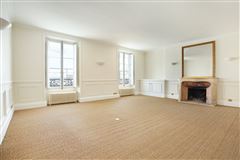 LUXURY LIVING IN A BEAUTIFUL 18TH CENTURY PRIVATE MANSION