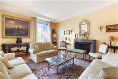 LUXURIOUS, SIXTH FLOOR APARTMENT