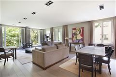 BEAUTIFULLY RENOVATED APARTMENT IN SOUGHT AFTER NEIGHBOURHOOD