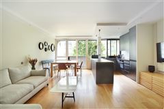 SPACIOUS THIRD FLOOR APARTMENT IN A PRIME LOCATION