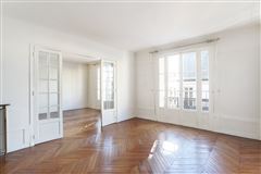 A STONE’S THROW FROM AUTEUIL VILLAGE