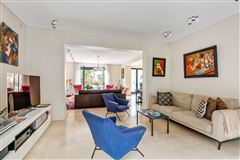 MAGNIFICENT PROPERTY IN THE ASSOMPTION NEIGHBOURHOOD