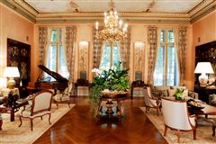 EXQUISITE APARTMENT IN PRESTIGIOUS BUILDING