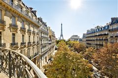 STUNNING APARTMENT WITH MAGNIFICENT VIEW