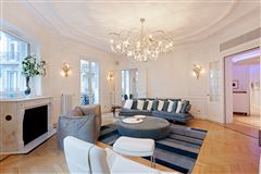 CORNER APARTMENT IN THE GOLDEN TRIANGLE