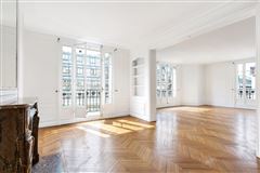 LARGE FIFTH FLOOR APARTMENT