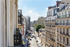 FAUBOURG-DU-ROULE NEIGHBOURHOOD