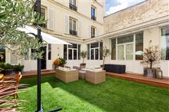 EXCEPTIONAL SPLIT-LEVEL APARTMENT
