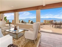 CUSTOM HOME WITH CAPTIVATING VIEWS