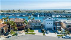 LIVE IN STYLE ON THE HARBOUR