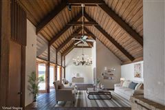 STRIKING KAHALA OCEAN VIEW HOME