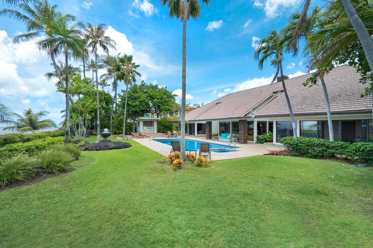 HONOLULU BEACHFRONT ESTATE WITH TWO HOMES | Hawaii Luxury Homes