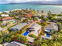 GORGEOUS KAIMALINO SINGLE-LEVEL PROPERTY