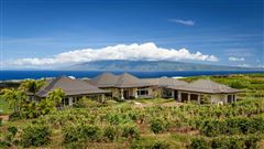 STRIKING SINGLE-LEVEL HOME IN KAANAPALI COFFEE FARMS