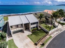 OCEANFRONT KAILUA REMODELED SIX BEDROOM HOME