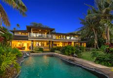 OCEANFRONT CUSTOM PORTLOCK RESIDENCE