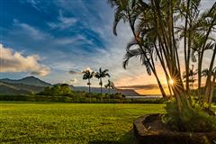 LARGE ESTATE OVERLOOKING HANALEI BAY