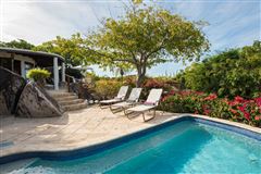 ON THE ROCKS VILLA