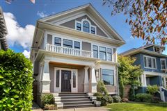 STATUESQUE 1902 VICTORIAN HOME