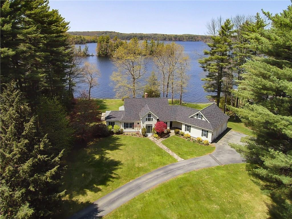 lakehouse for sale in maine