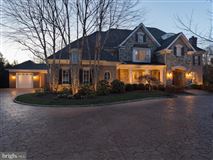 GRAND GATED RESIDENCE OFFERING INCREDIBLE VALUE