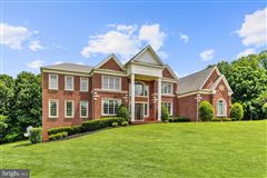 ELEGANT HOME IN AMAZING CUL-DE-SAC LOCATION