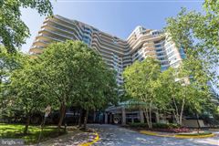 THE ULTIMATE IN LUXURIOUS URBAN LIVING