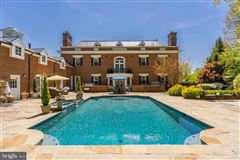 STUNNING AND CLASSIC GEORGIAN-STYLE COLONIAL
