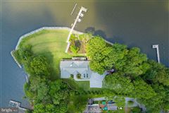 EXTRAORDINARY LIVING ON THE SOUTH RIVER