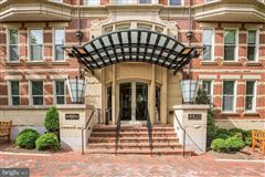 BEAUTIFULLY APPOINTED AND METICULOUSLY MAINTAINED LUXURY CONDO