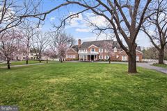 GRAND ESTATE OVERLOOKING THE GOLD COURSE AT CONGRESSIONAL CC