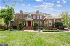 BEAUTIFULLY BUILT COLONIAL ON A PRIVATE LOT IN PALATINE