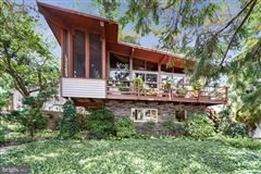 EXPERTLY SITED CRAFTSMAN-STYLE HOME
