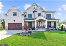 NEW CONSTRUCTION PERFECTLY SITED ON A CUL-DE-SAC