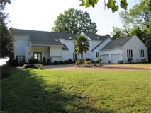 OUTSTANDING JAMES RIVER WATERFRONT ESTATE