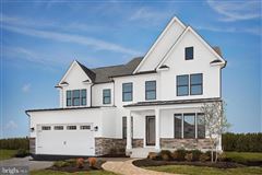 BRIGHT AND MODERN HOME LOCATED IN CEDAR CREEK