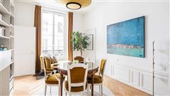 CHARMING LIGHT-FILLED PROPERTY BENEFITS FROM VERY BEAUTIFUL VOLUMES