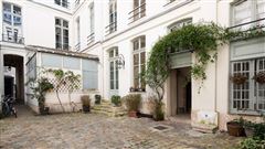 EXCEPTIONAL RENOVATED DUPLEX APARTMENT
