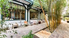 SUPERB LOFT IN A QUIET ENVIRONMENT OVERLOOKING A MAGNIFICENT GREEN COURTYARD