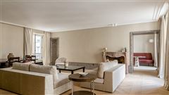 RENOVATED APARTMENT IN THE HEART OF THE HISTORIC MARAIS