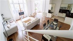THIS SUPERB LOFT-STYLE DUPLEX BENEFITS FROM A LOVELY TERRACE