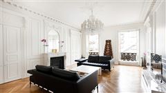 AN ELEGANT APARTMENT IN A BEAUTIFUL 18TH CENTURY BUILDING