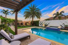 THE PERFECT NAPLES RETREAT