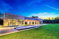 STUNNING AND SOPHISTICATED CONTEMPORARY ESTATE