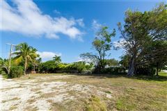 BUILD YOUR DREAM HOME IN OLDE NAPLES