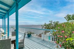 LIVE THE CARIBBEAN DREAM IN THIS WATERFRONT BUNGALOW