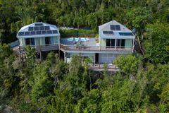 CARIBBEAN STYLE HOME IN A LUSH PRIVATE SETTING