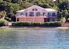 RAINBOW BEACH - FABULOUS WATERFRONT HOME